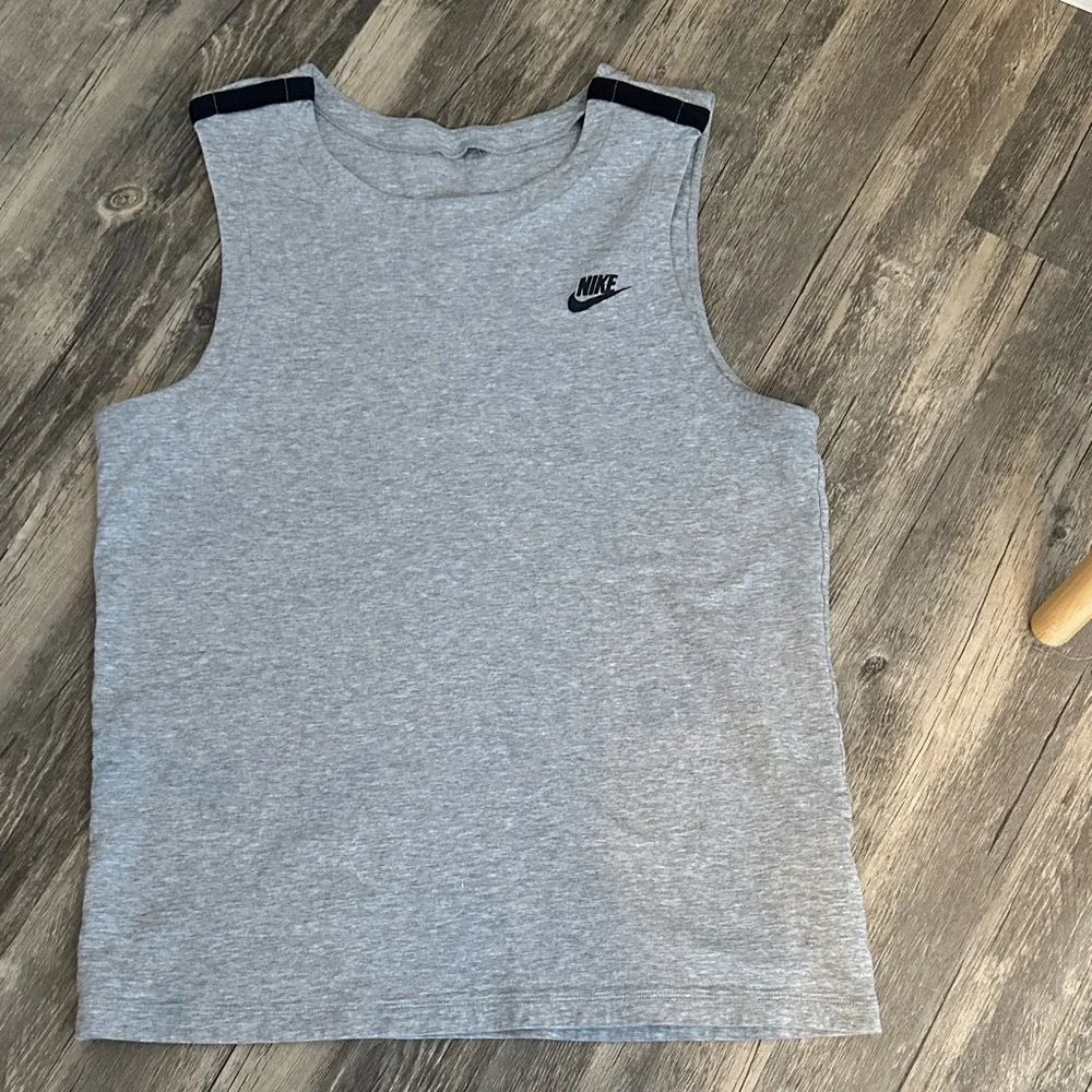 Nike Women's Heather‎ Gray Muscle Tee